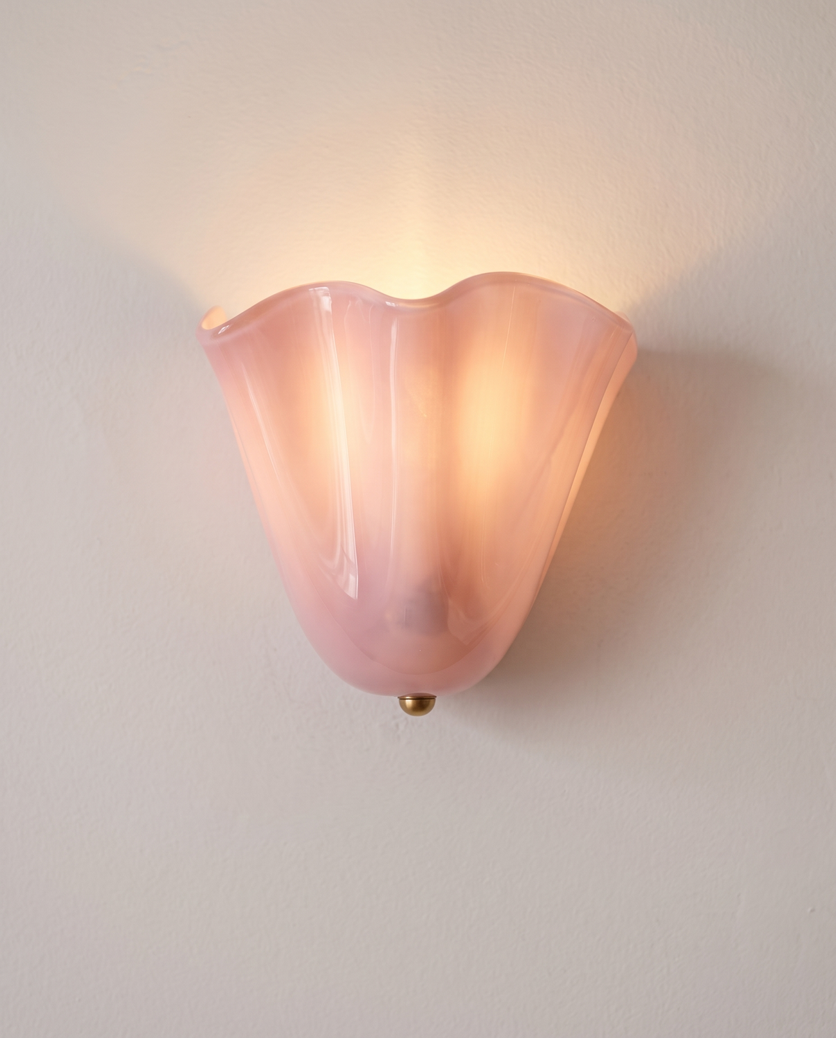 The Petal glass wall light – Close-up detail