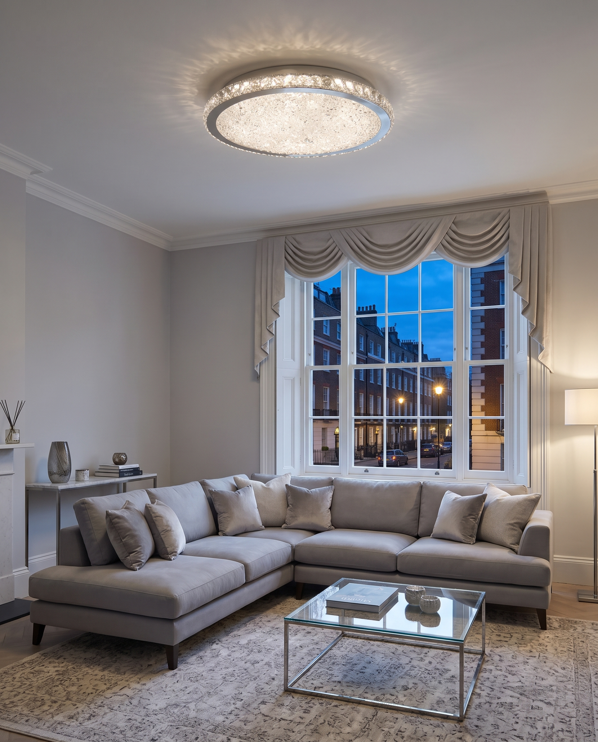 The Coronet in Ice, Ø 60 cm, in a contemporary living room