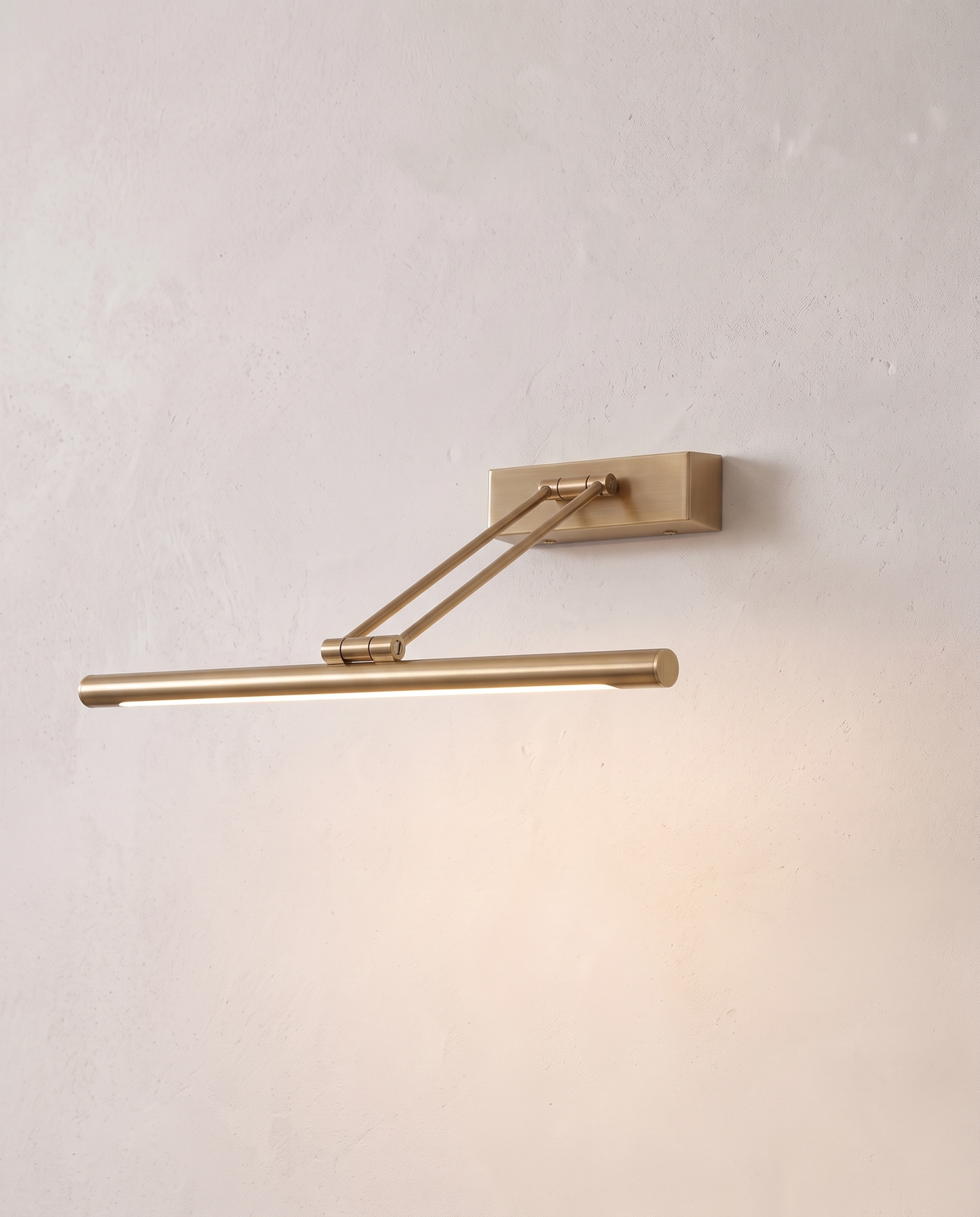 The Gallery Picture Light with the Long Arm, 28 cm from the wall