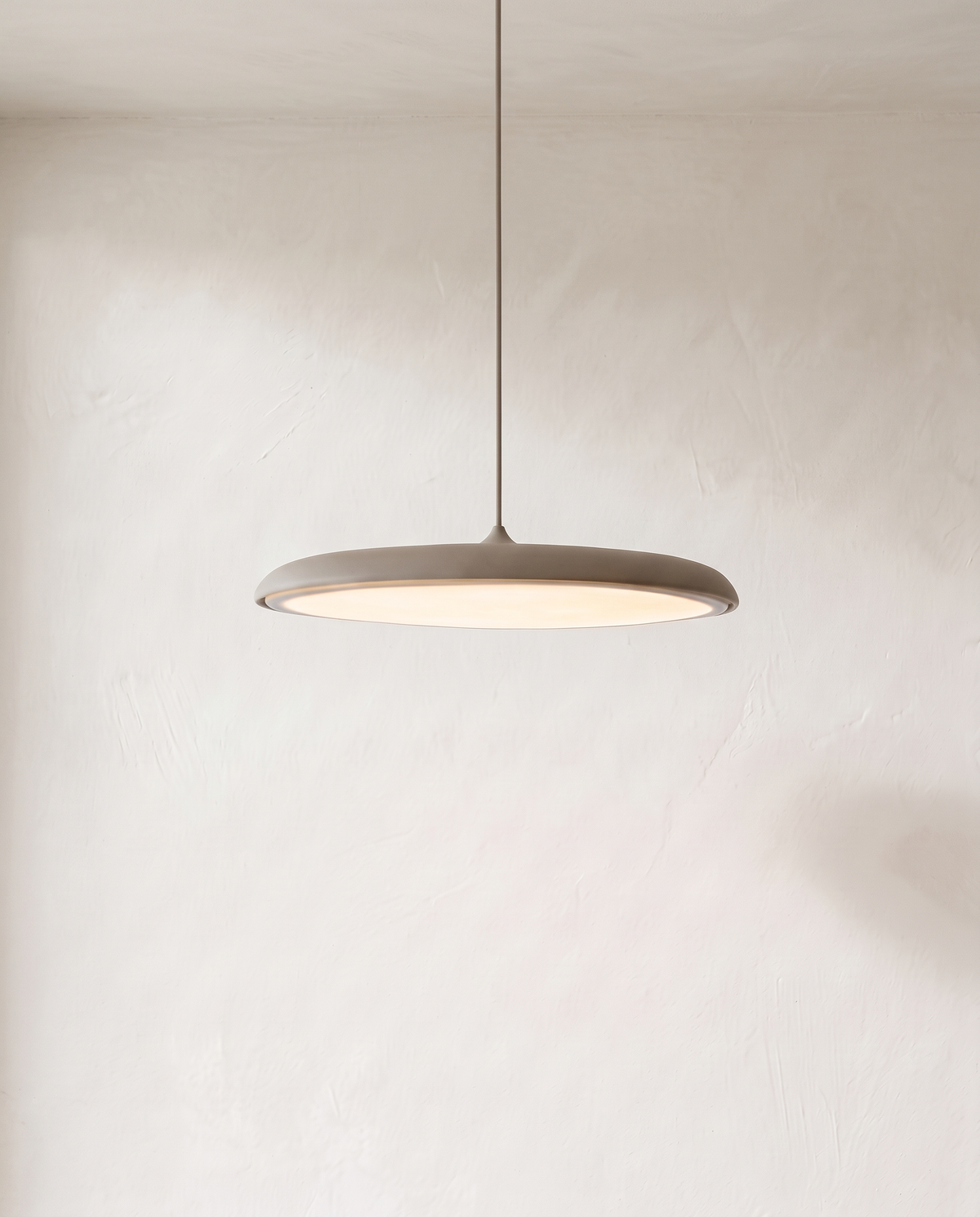 The Wafer Pendant – Grey, 25 cm, flat disc LED pendant