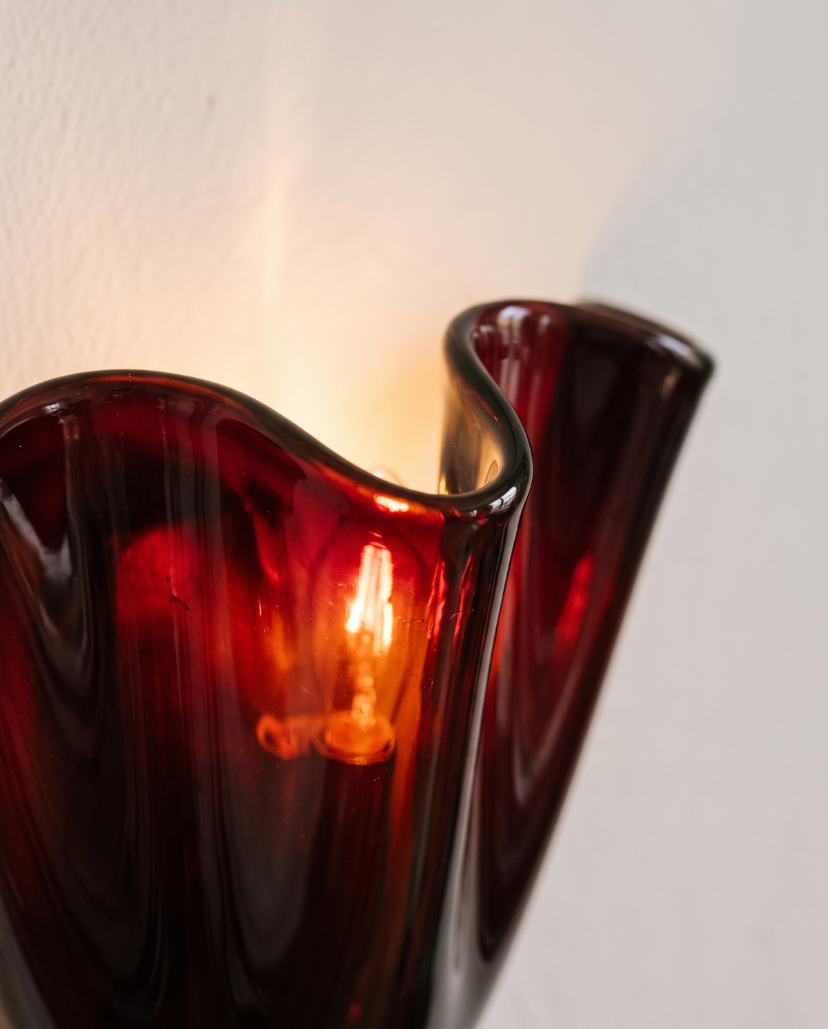 The Petal glass wall light – Close-up detail