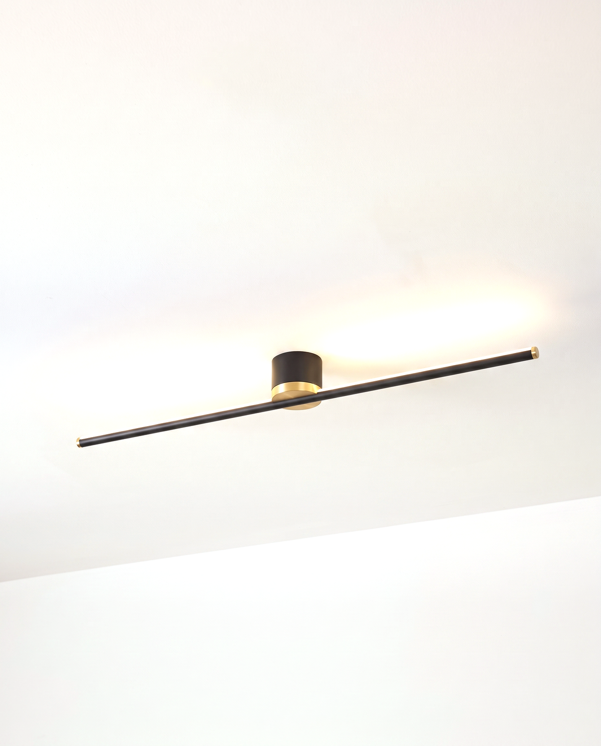 The Lath Ceiling Light in Jet, Ceiling Wash version, lighting the ceiling